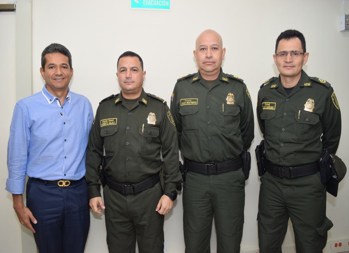 Ariel Rincón Machado, Brigadier General Norberto Mujica, Coronel Juan Carlos Restrepo, Comandante de la Policía Metropolitana y  Coronel Nelson Quiñones, Comandante de Policía Huila.